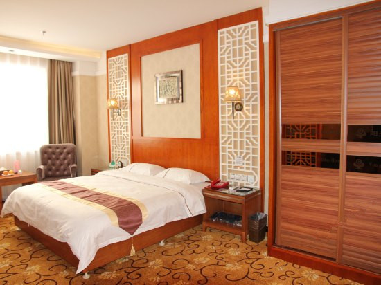 Sunshine Holiday Hotel